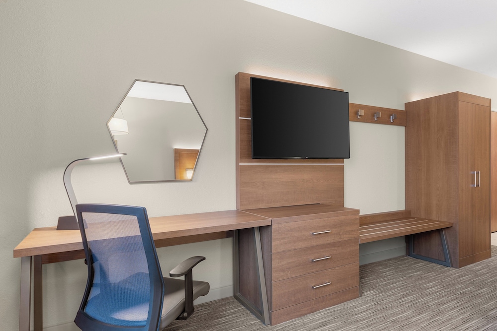 holiday inn express coralville by ihg