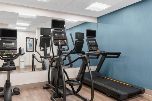 holiday inn express coralville by ihg
