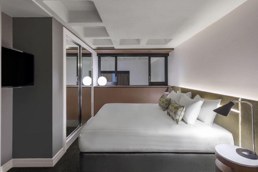 adina apartment hotel melbourne