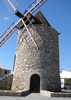 saint mitre les remparts