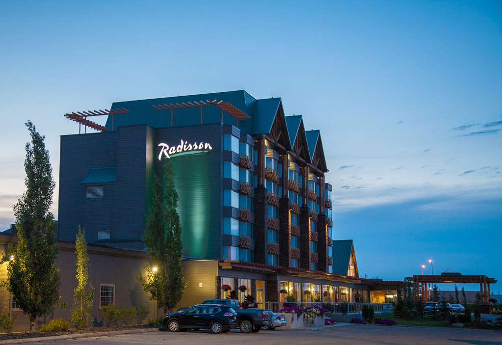 edmonton hotel and convention centre