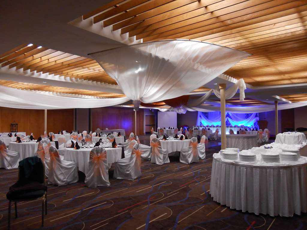 edmonton hotel and convention centre