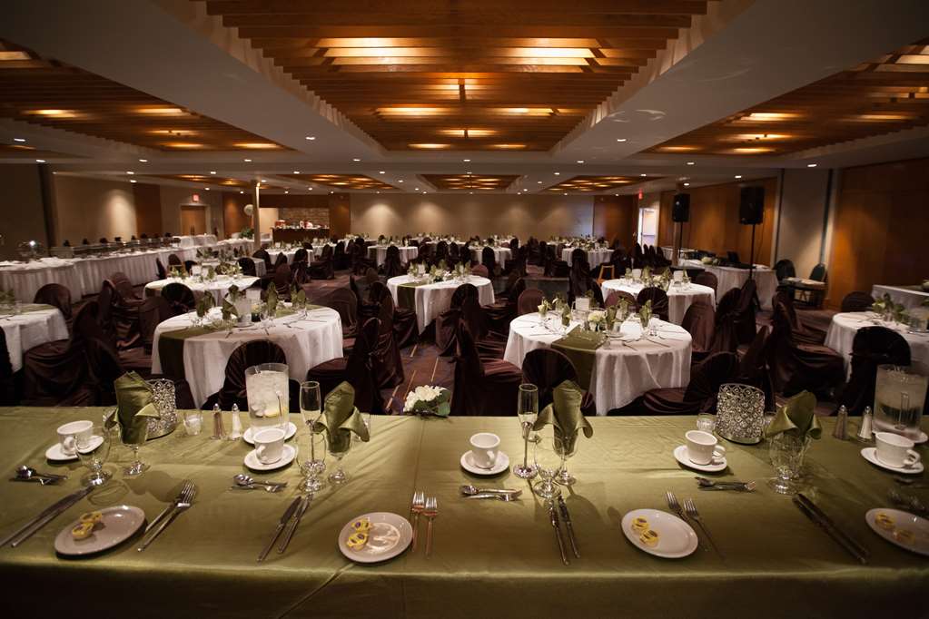 edmonton hotel and convention centre