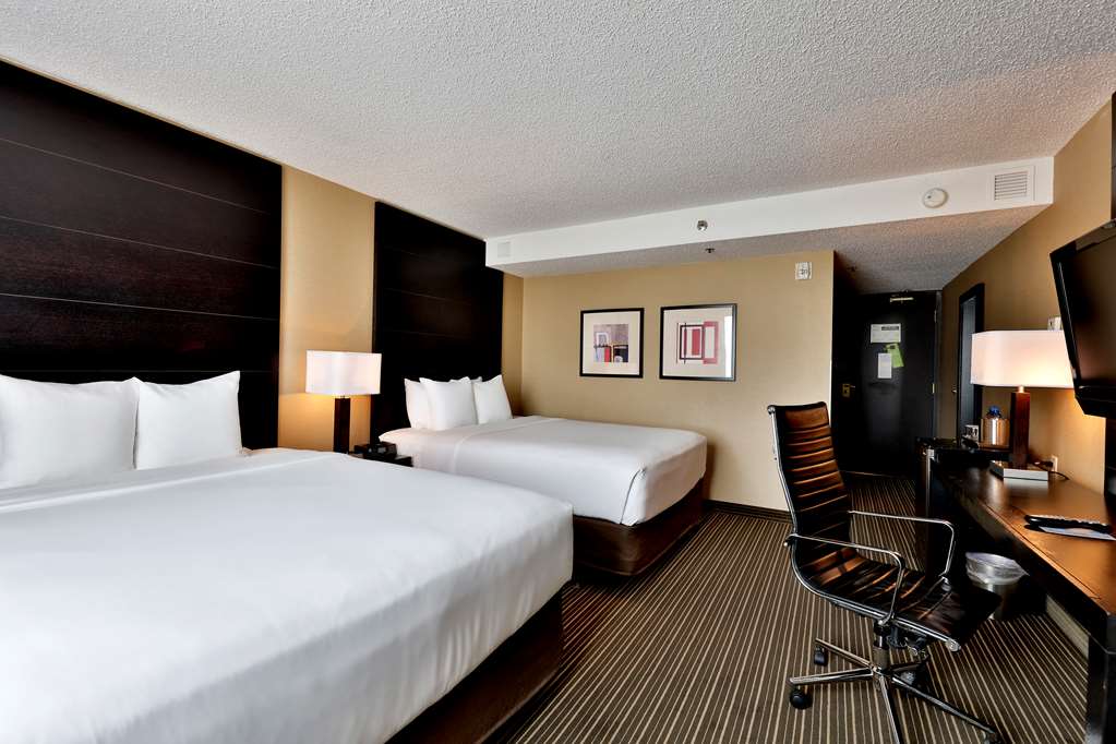 edmonton hotel and convention centre