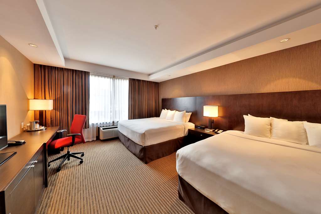 edmonton hotel and convention centre