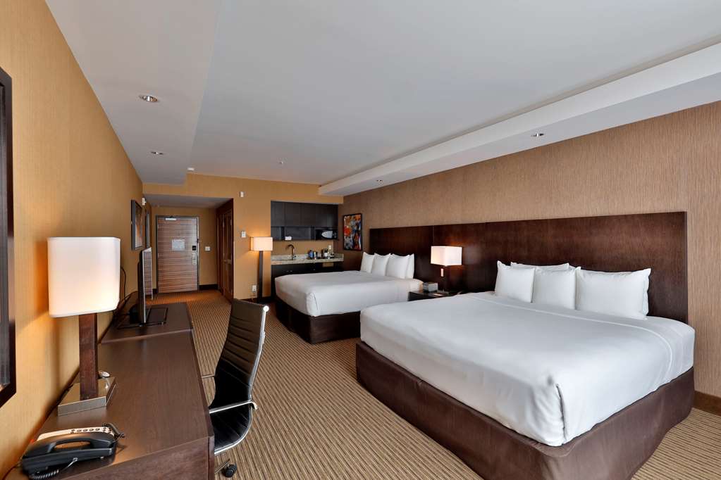 edmonton hotel and convention centre