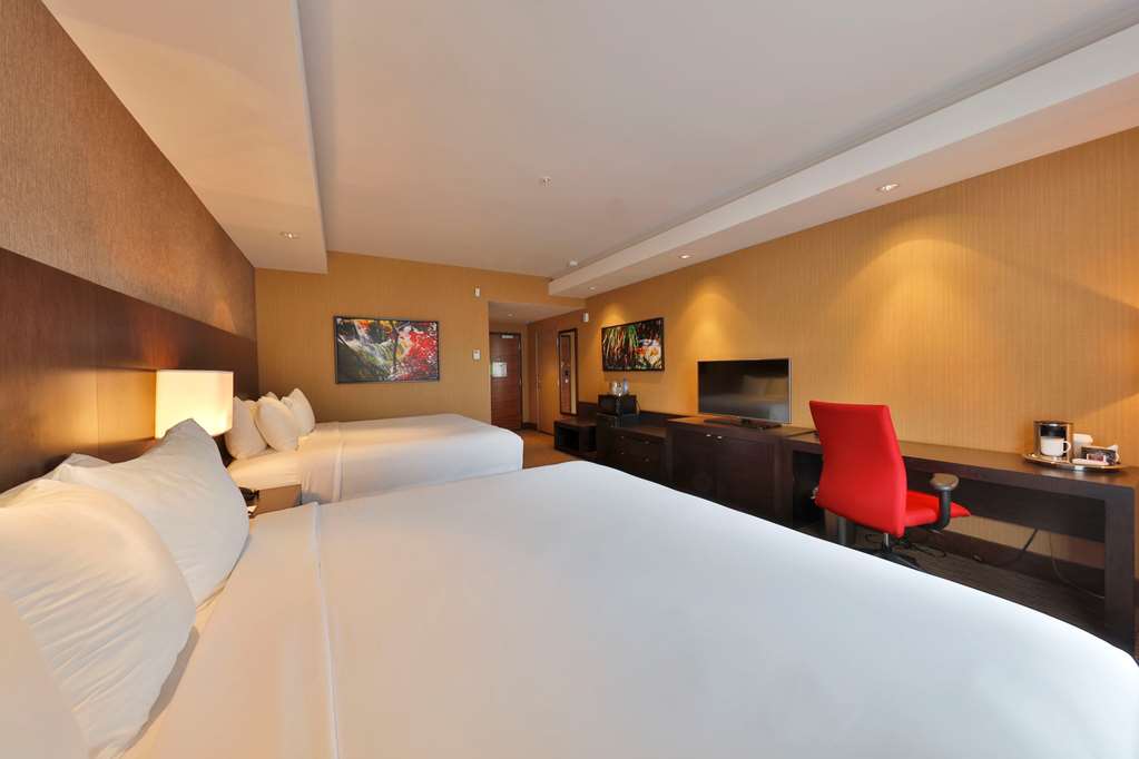edmonton hotel and convention centre