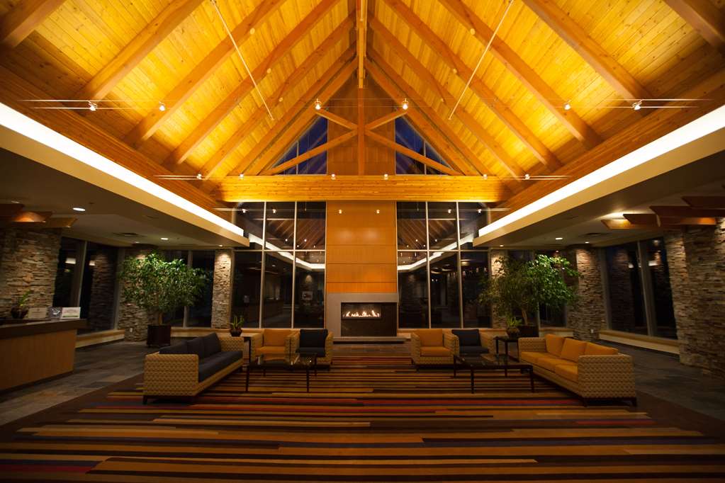 edmonton hotel and convention centre