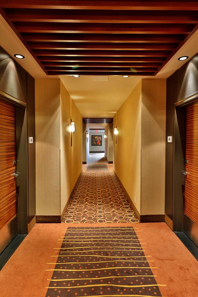 edmonton hotel and convention centre