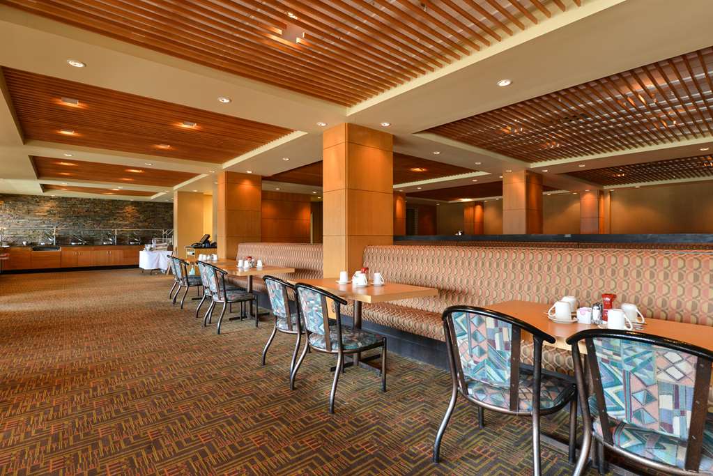 edmonton hotel and convention centre