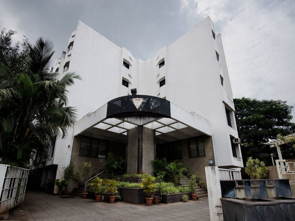 Oyo 9739 Hotel Ratnalok,Pune>>Pimpri - Chinchwad,2 star