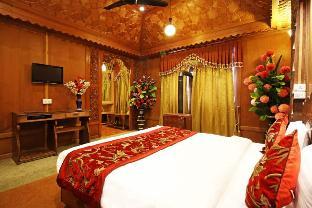 The Mughal Sheraton,Srinagar>>Dal Lake,2 star