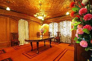 The Mughal Sheraton,Srinagar>>Dal Lake,2 star