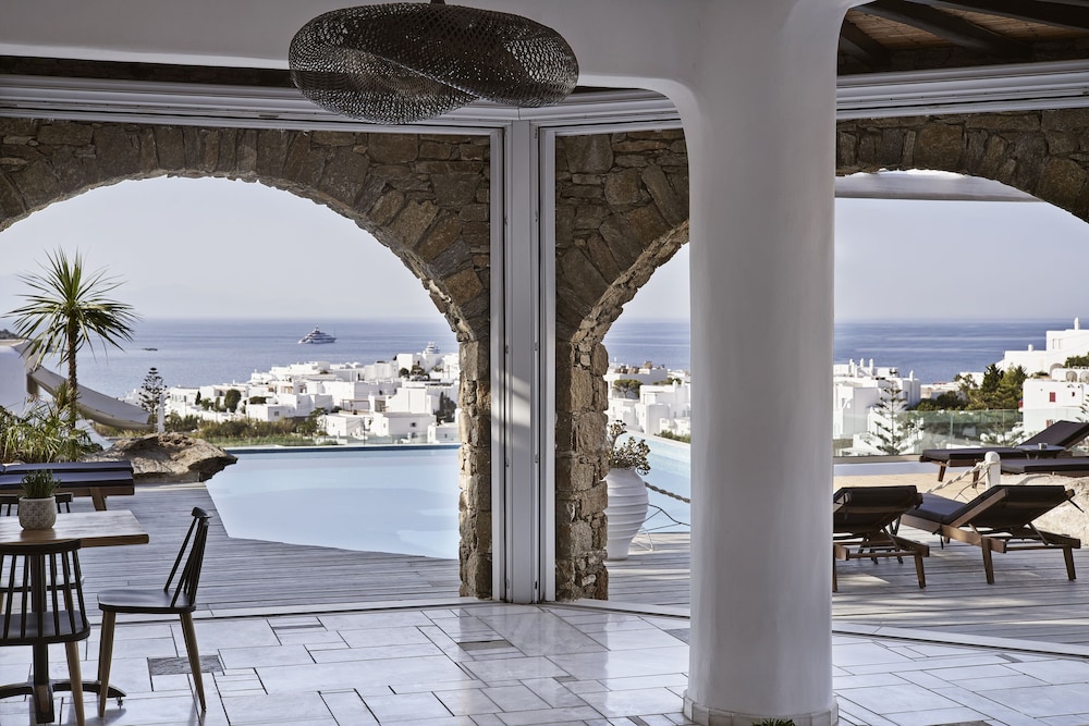 mr and mrs white mykonos