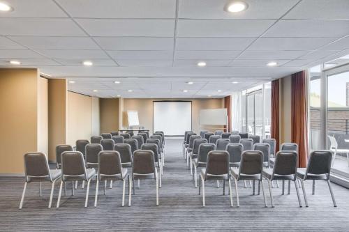 adina apartment hotel wollongong