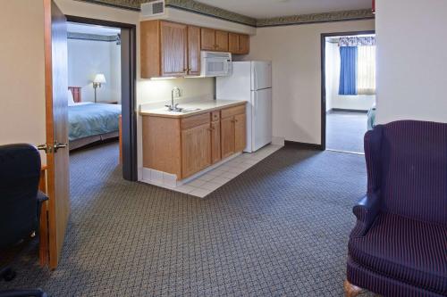country inn and suites by radisson lansing mi