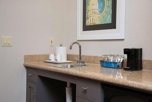hampton inn and suites east lansing okemos