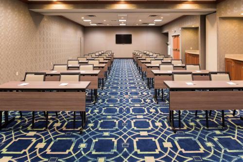 hampton inn and suites east lansing okemos