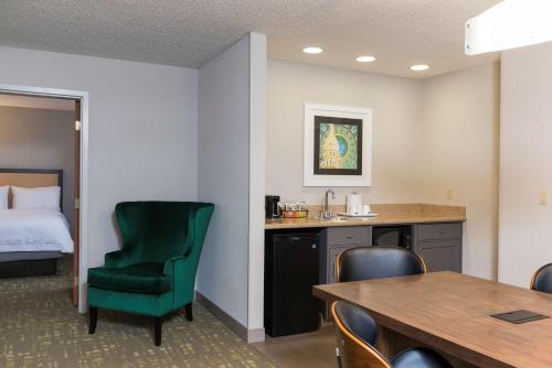 hampton inn and suites east lansing okemos