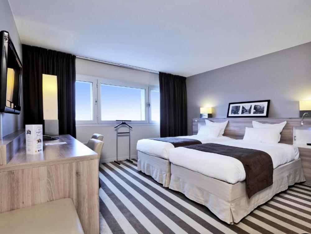 campanile le bourget airport