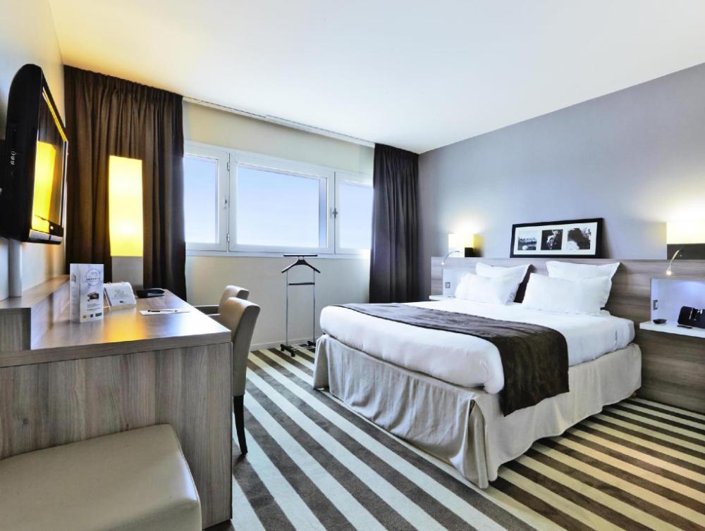 campanile le bourget airport