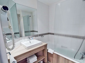 campanile le bourget airport