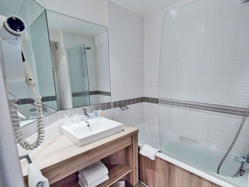 campanile le bourget airport