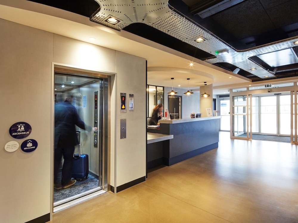 campanile le bourget airport