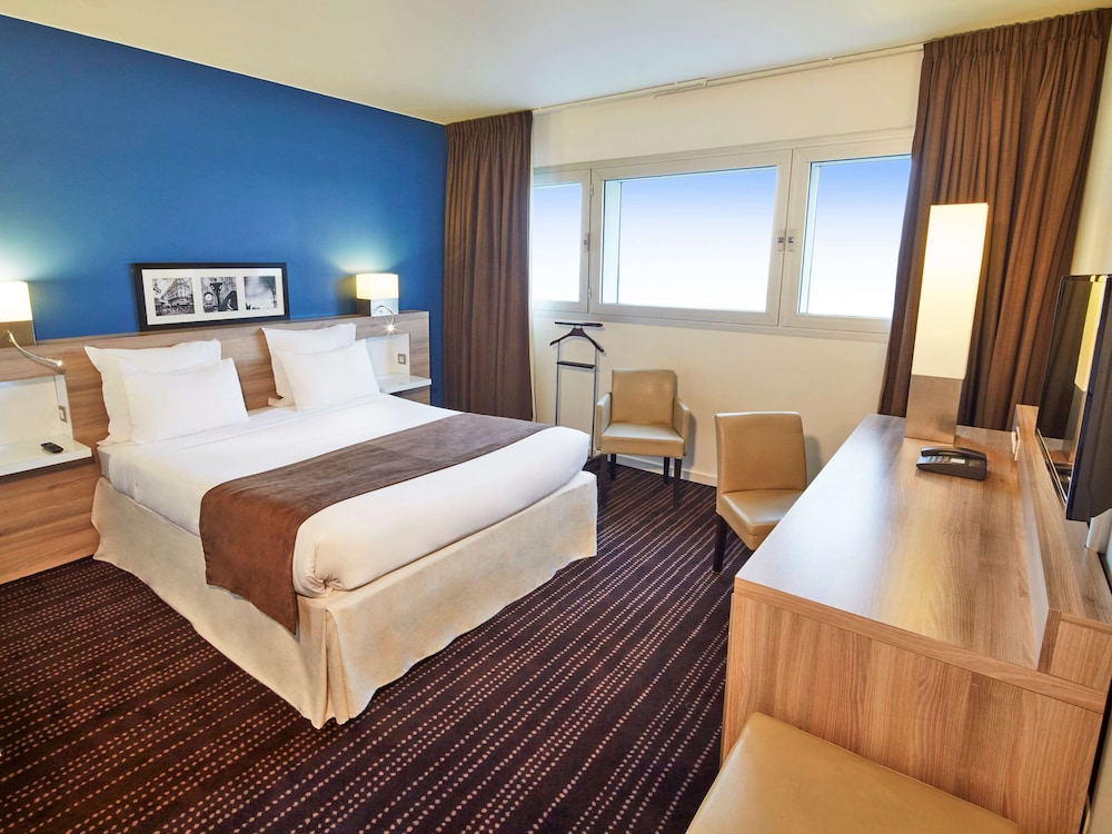 campanile le bourget airport