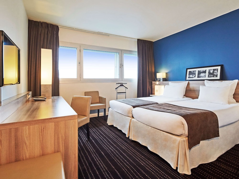 campanile le bourget airport