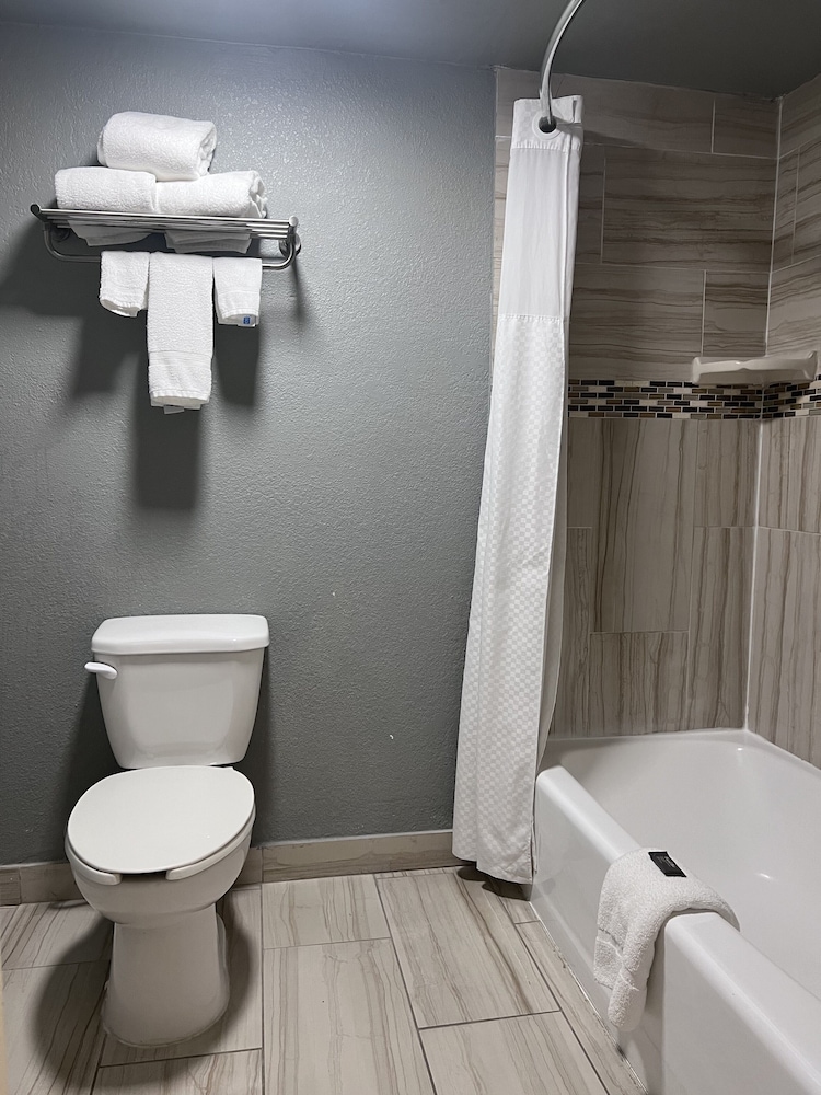 super 8 by wyndham ft stockton