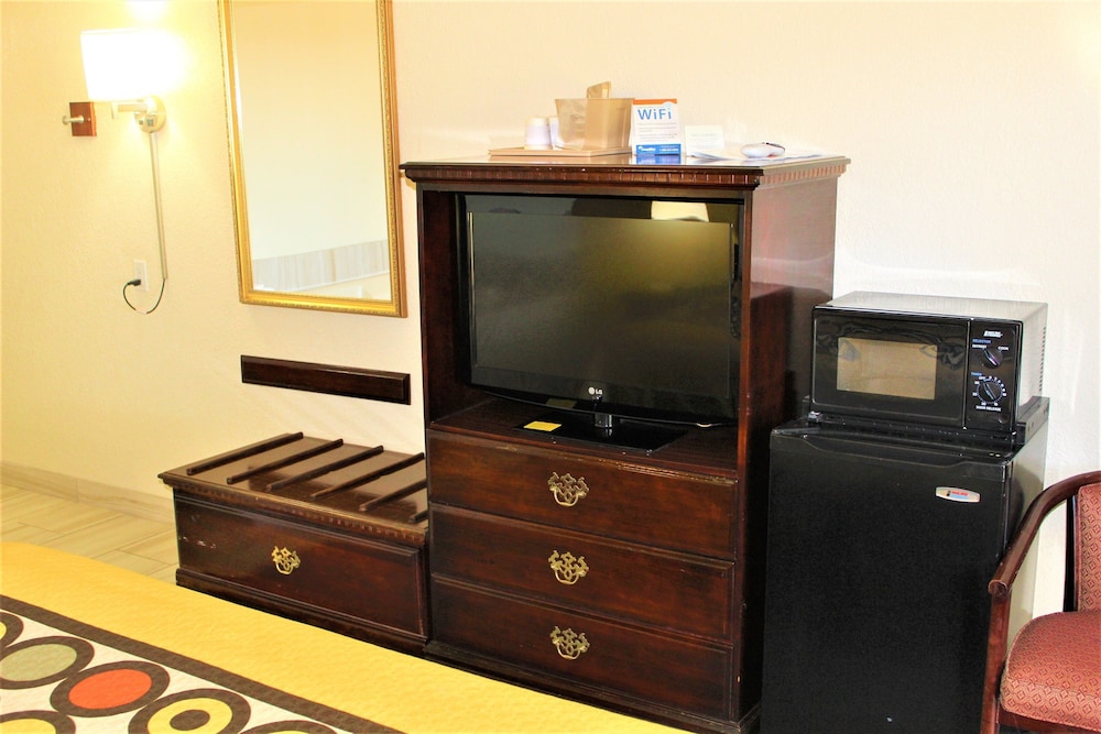 super 8 by wyndham ft stockton