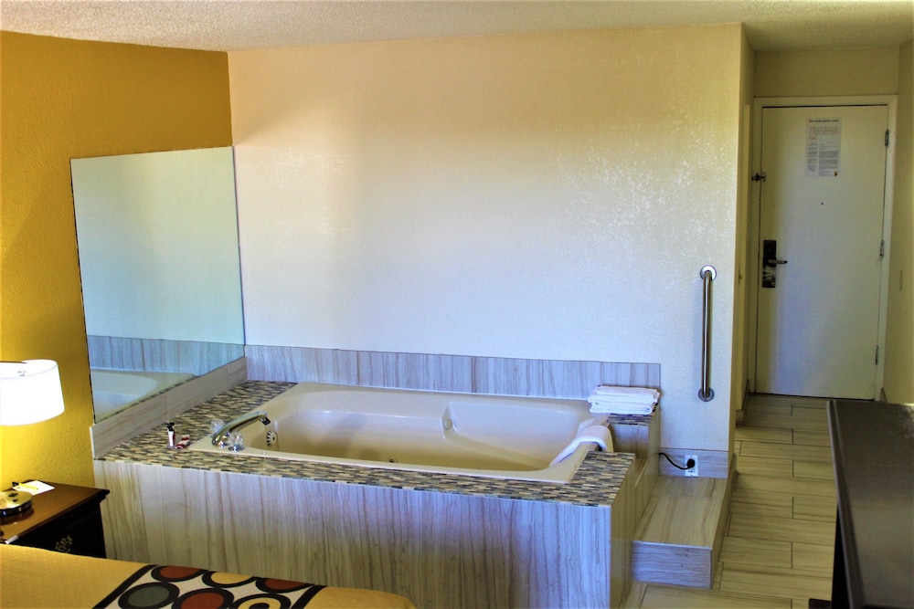 Super 8 By Wyndham Ft Stockton,Pecos>>Fort Stockton,2 star