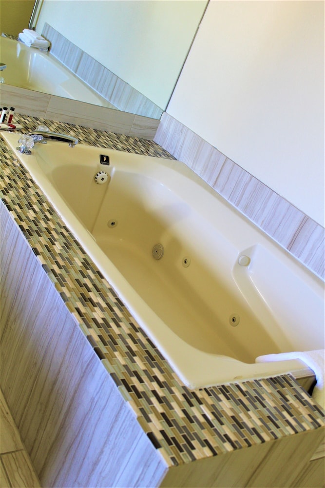 super 8 by wyndham ft stockton