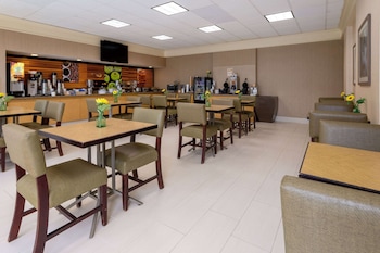 la quinta inn and suites by wyndham kingsport tricities