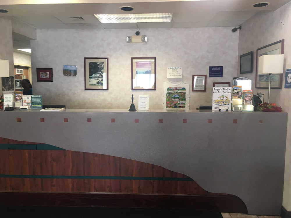 mountain inn and suites