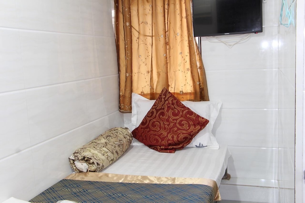 pay less guest house hostel