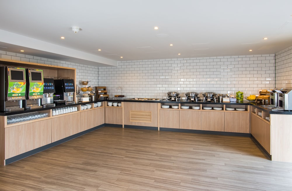 holiday inn express southampton west by ihg