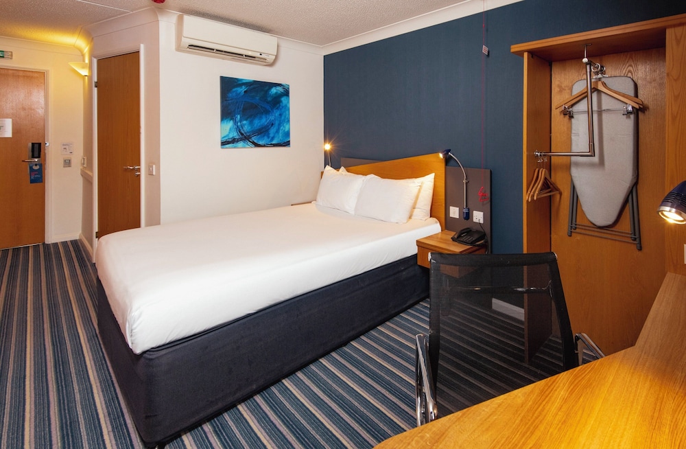 holiday inn express southampton west by ihg