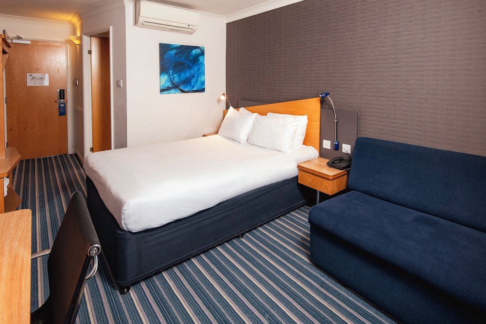 holiday inn express southampton west by ihg