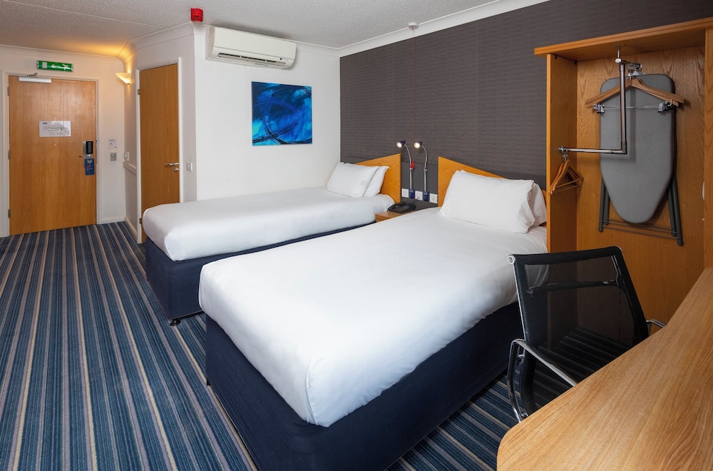 holiday inn express southampton west by ihg
