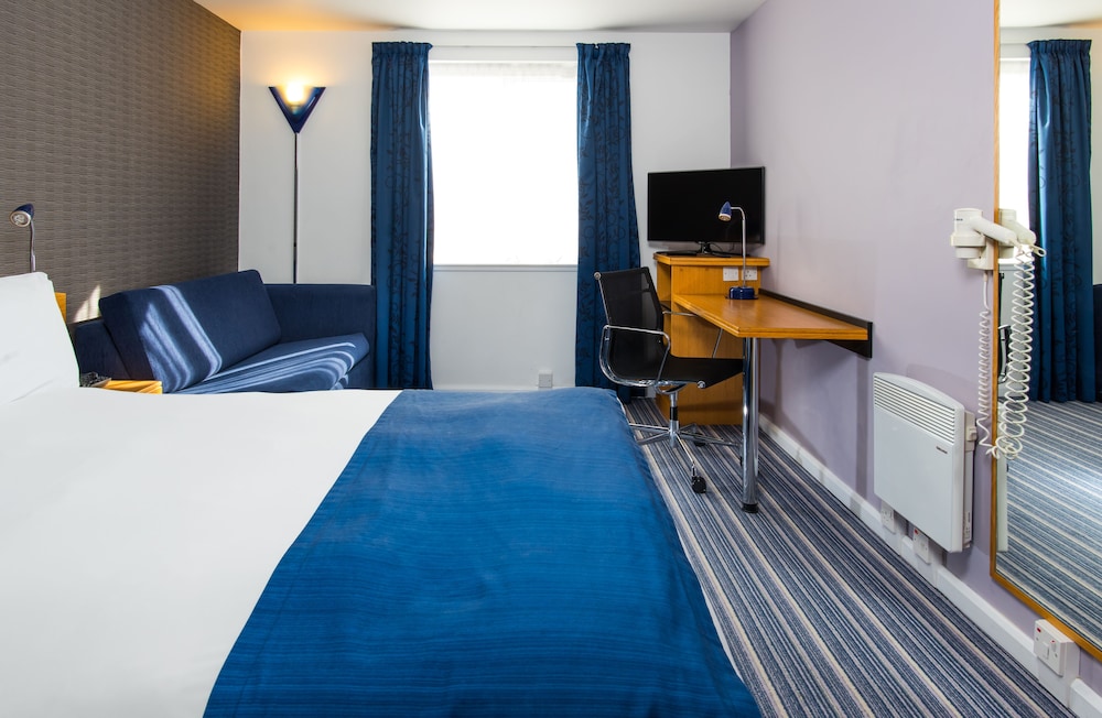 holiday inn express southampton west by ihg