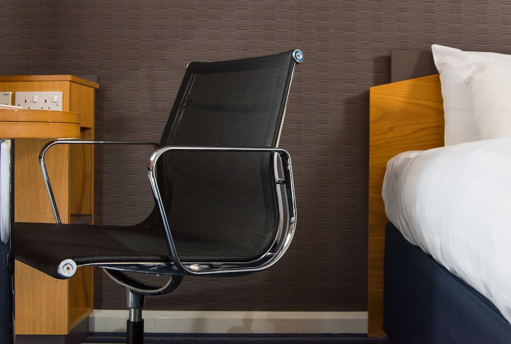 holiday inn express southampton west by ihg
