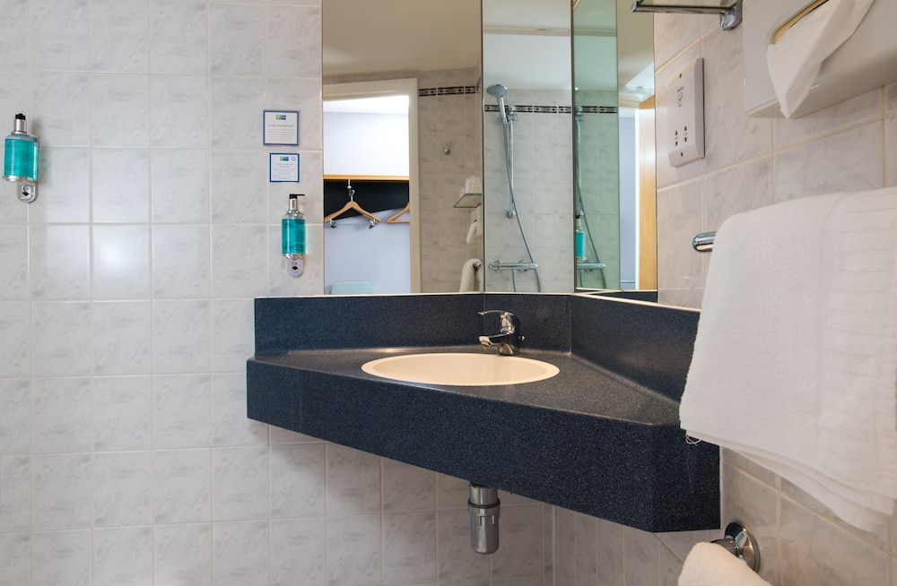 holiday inn express southampton west by ihg