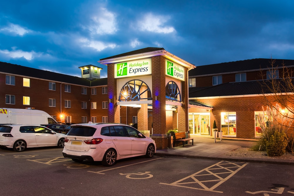 holiday inn express southampton west by ihg