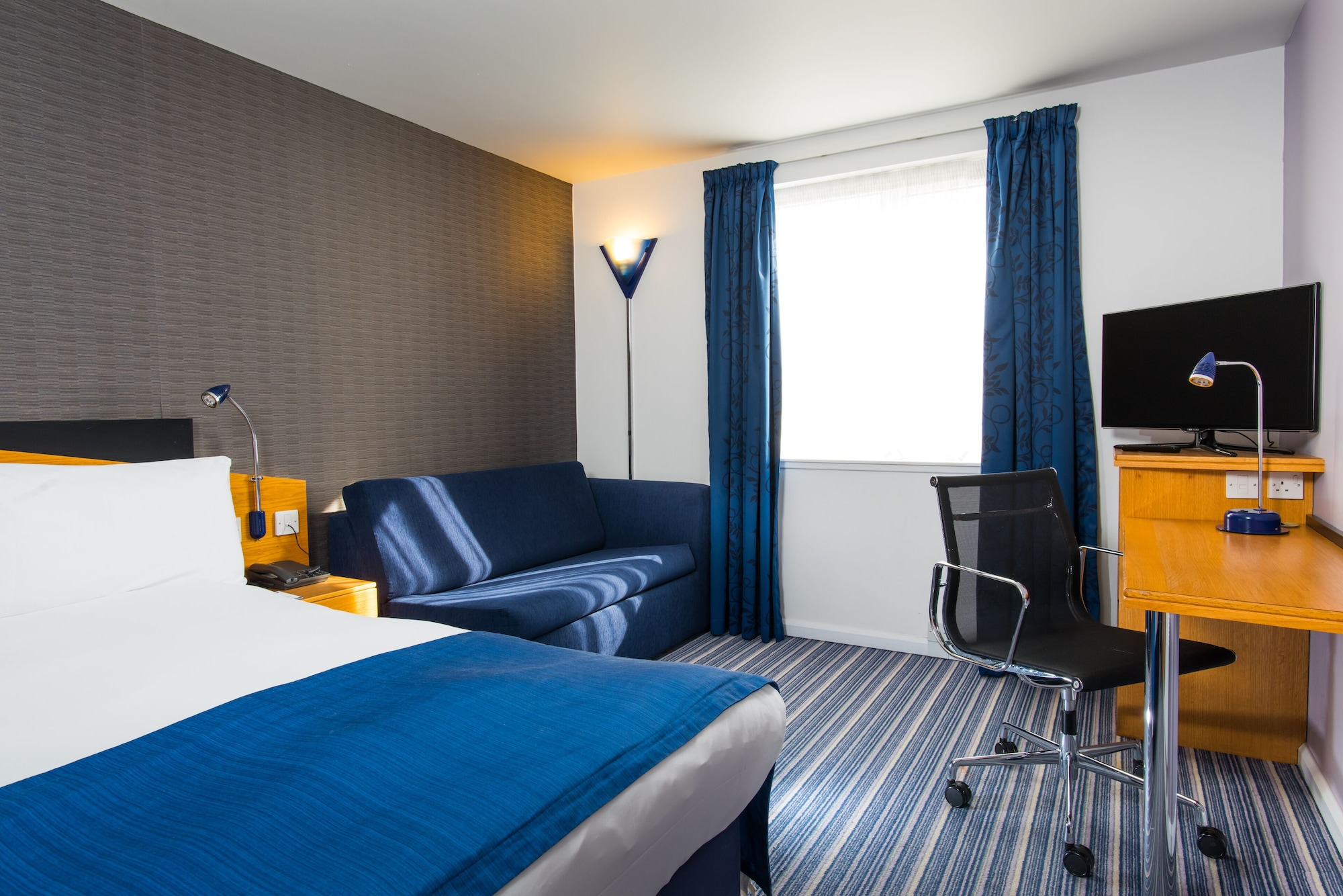 holiday inn express southampton west by ihg