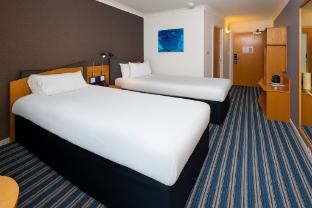 holiday inn express southampton west by ihg