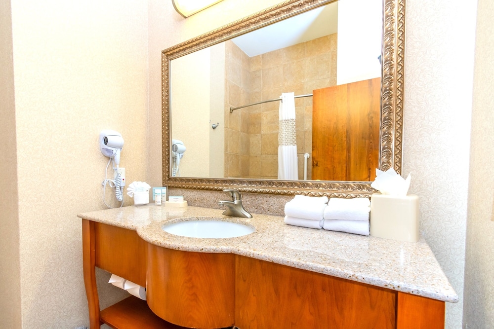hampton inn and suites college station