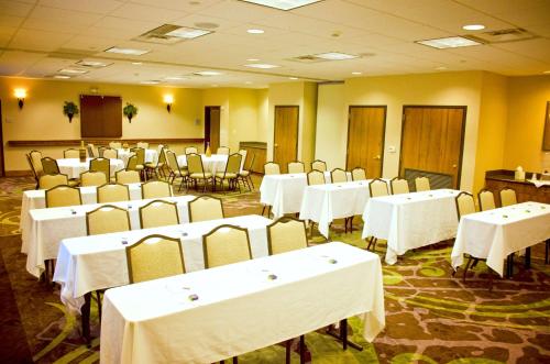 hampton inn and suites college station
