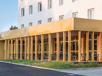 ibis nantes treillieres